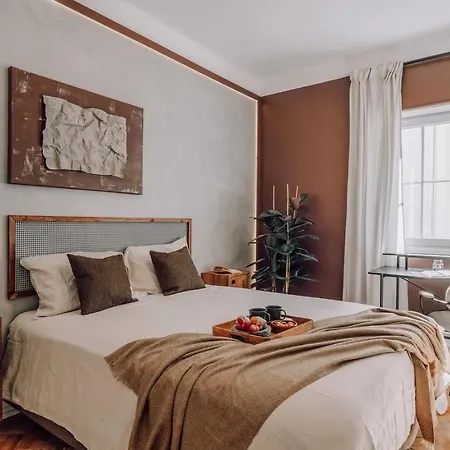 Zou - 3 Bedrooms, Office And Terrace In Alvalade Appartement *